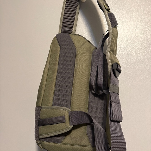 ORVIS SLING PACK DUSTY OLIVE - Picture 4 of 6